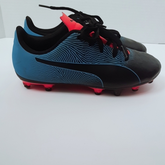 Soccer shoes - Picture 3 of 4